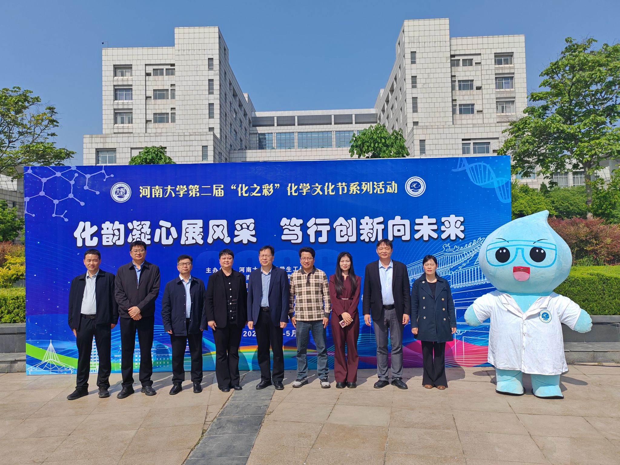 成人性爱影片
领导合照